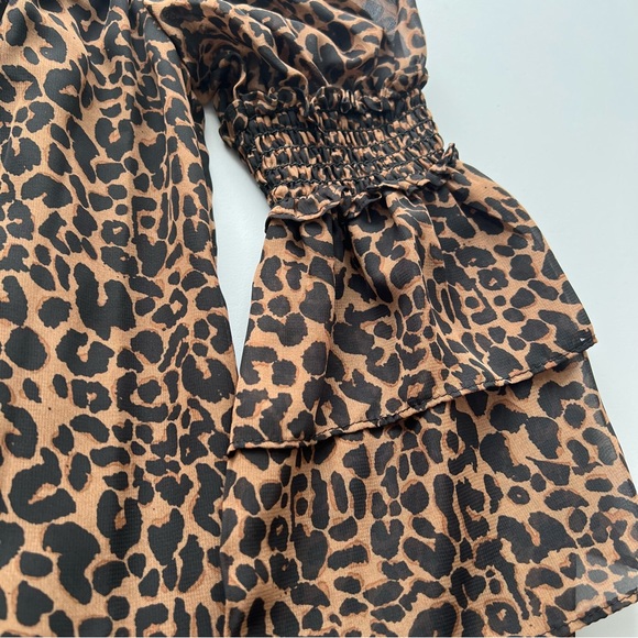 🌸NWT MAX STUDIO Off The Shoulder Double Ruffle Bell Sleeve Top size small - Picture 4 of 8